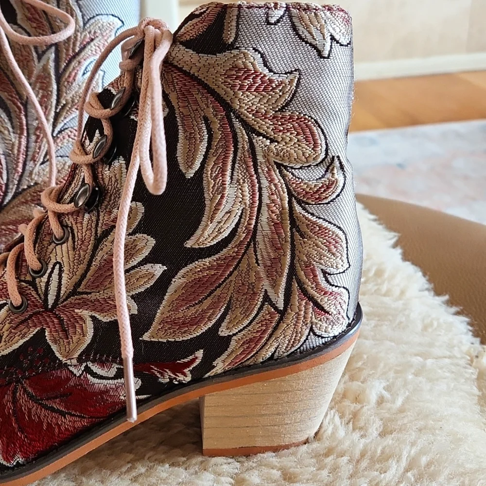 Fabulous NWOT Floral Tapestry Lace Up Cowgirl Western Boho Ankle Boots π’ π€π - Picture 3 of 16